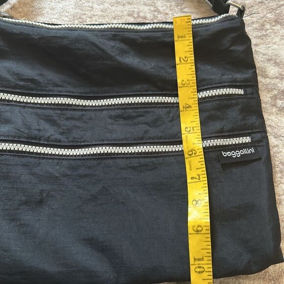 Baggallini Black Crossbody Bag - Picture 5 of 8